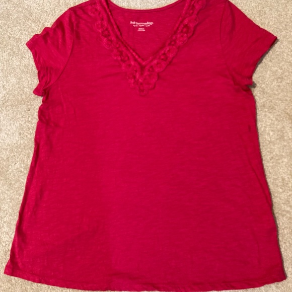 Soft surroundings V-neck tee. Lace neck.  Size medium. - Picture 2 of 5